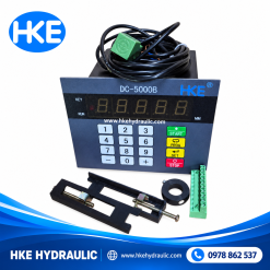 Màn hình điều khiển DC-5000B với bàn phím số, dây nối và phụ kiện gá bảng